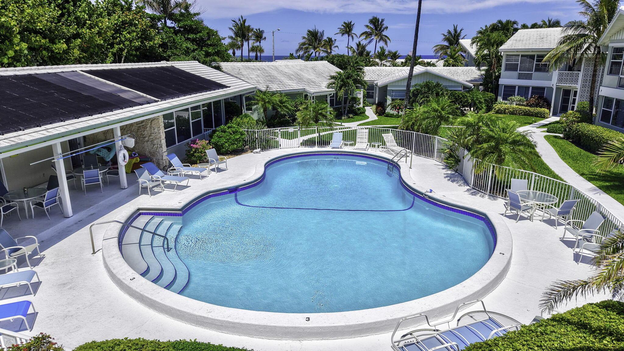 Image 4: Pristine Pool