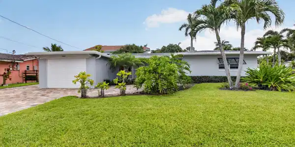 700 NE 70TH Street