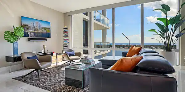 Image 3: Living room