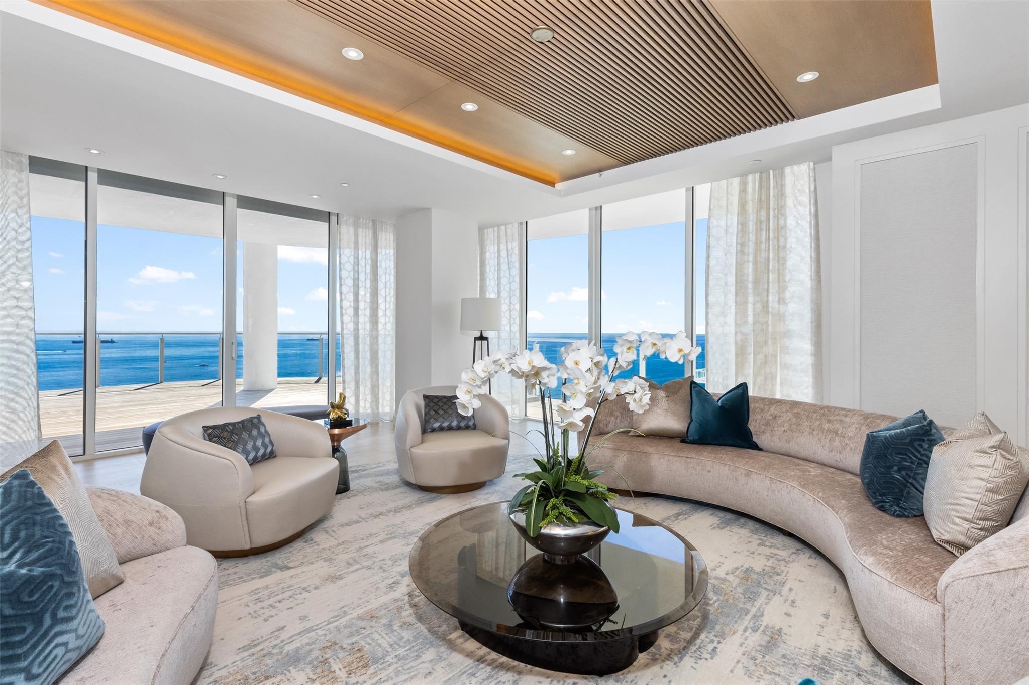 Image 1: Living Area