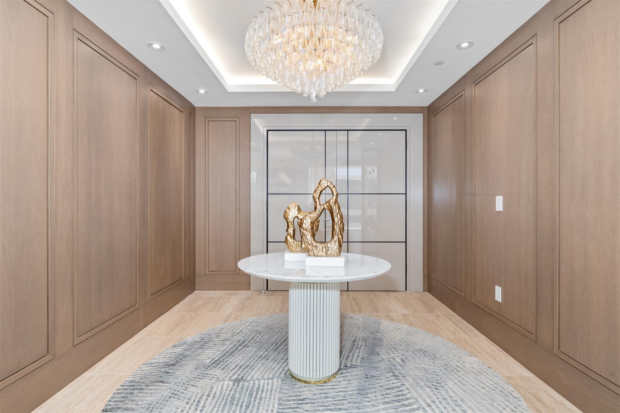 Image 3: Foyer