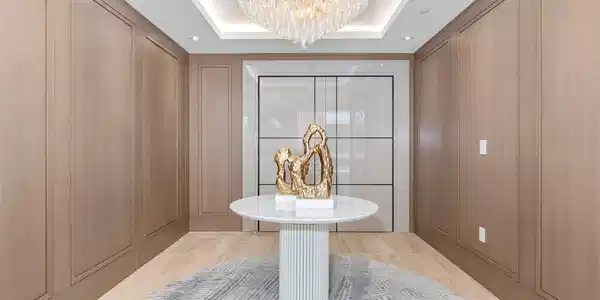 Image 3: Foyer
