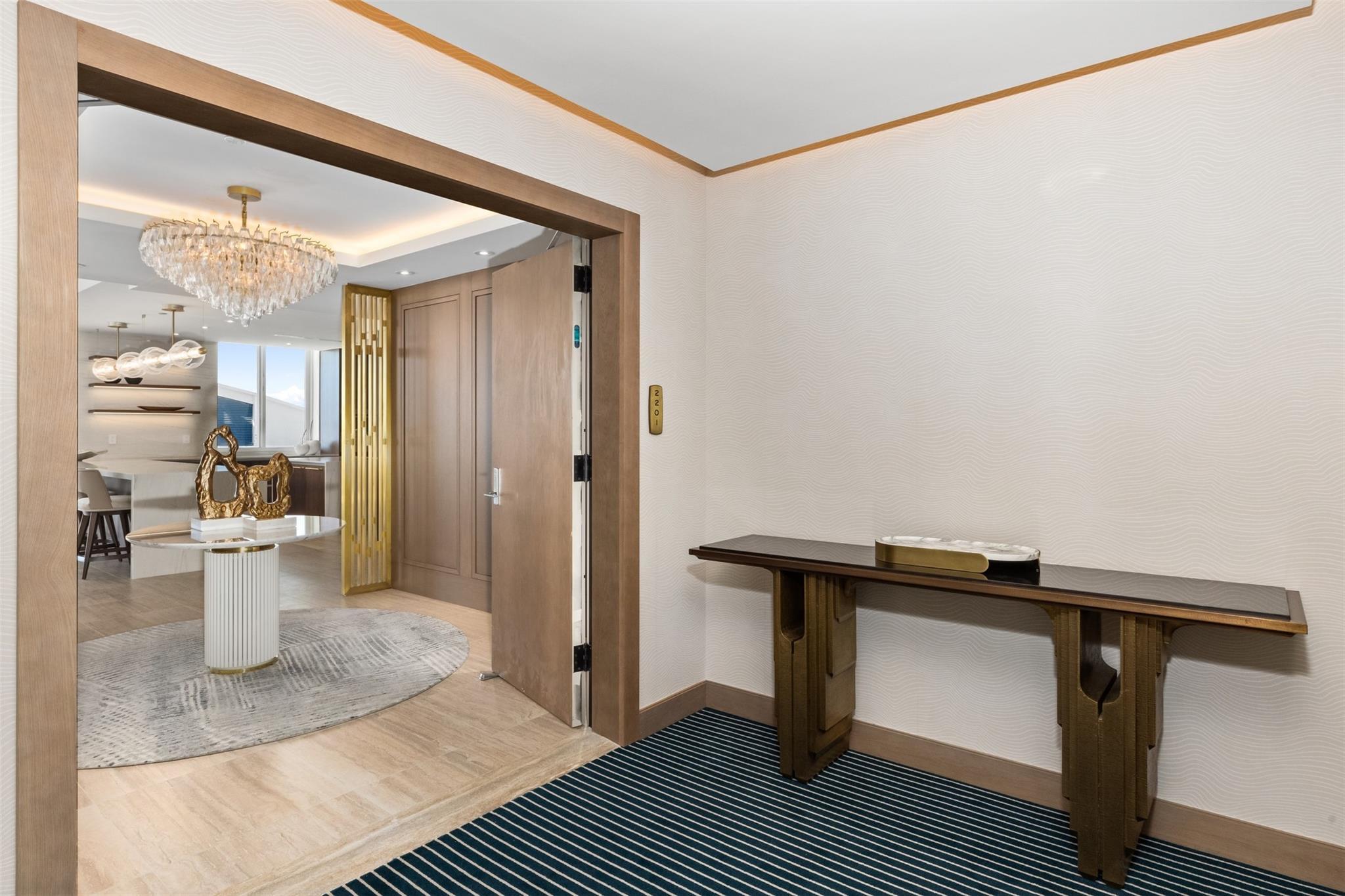 Image 4: Foyer
