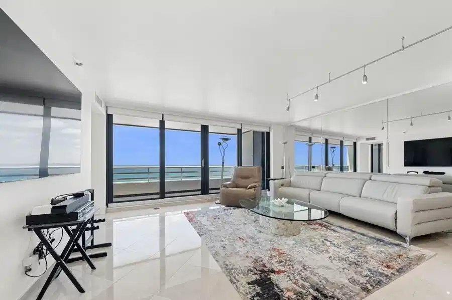 Image 1: Living Room