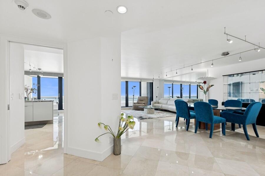 Image 2: Living Room