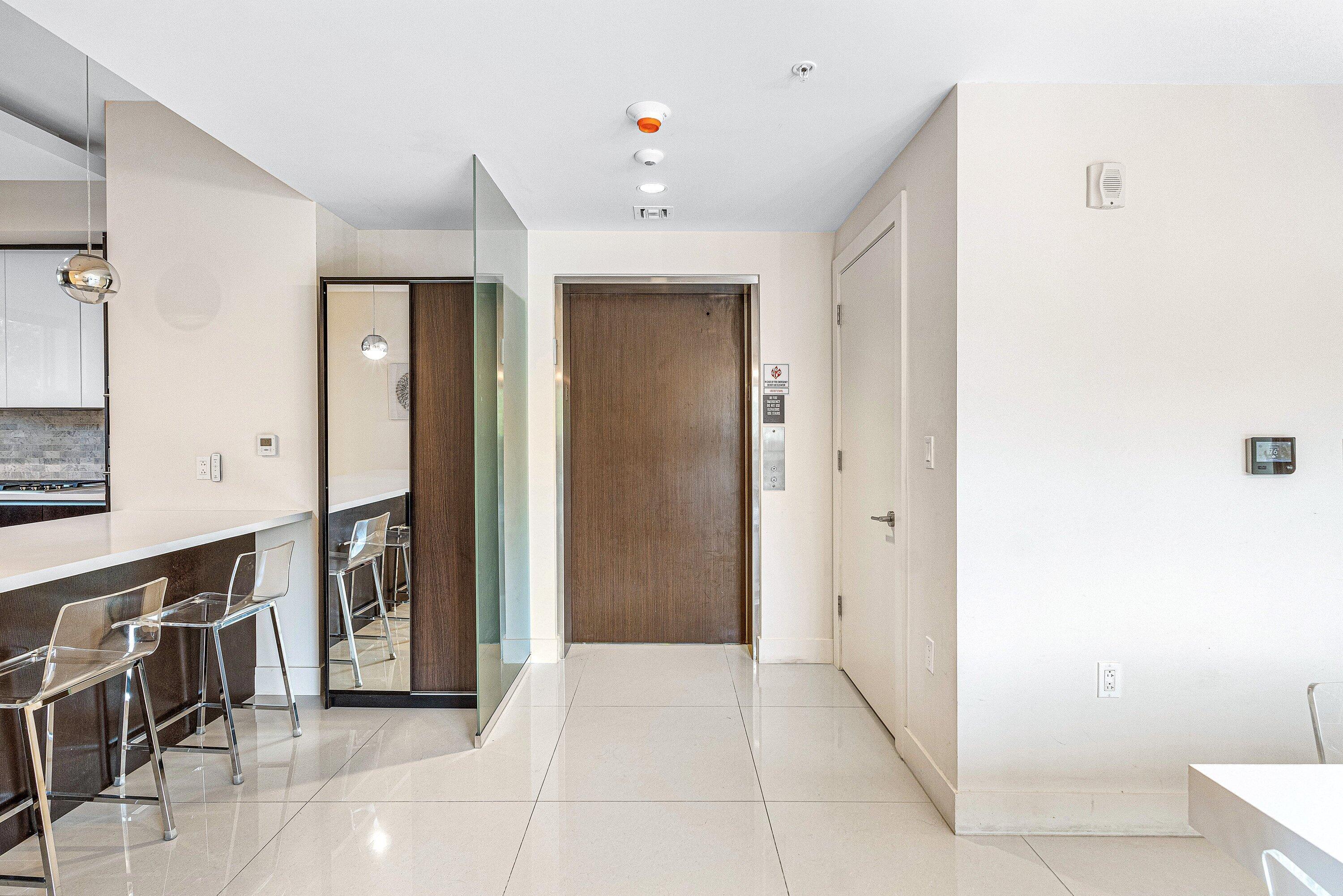 Image 3: Elevator Entry to Unit