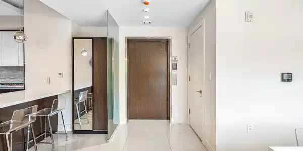 Image 3: Elevator Entry to Unit