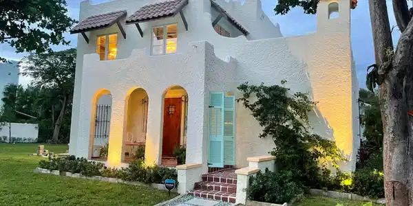 Image 3: Facade with landscape lighting