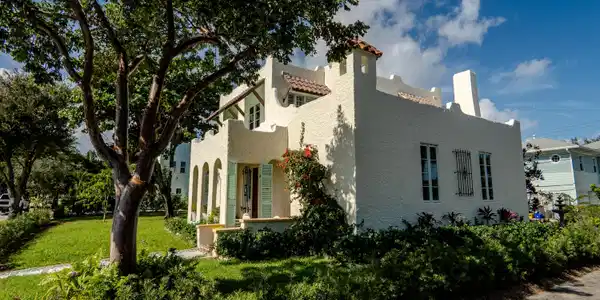 Image 4: Facade