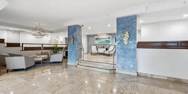 Image 3: 03_lobby