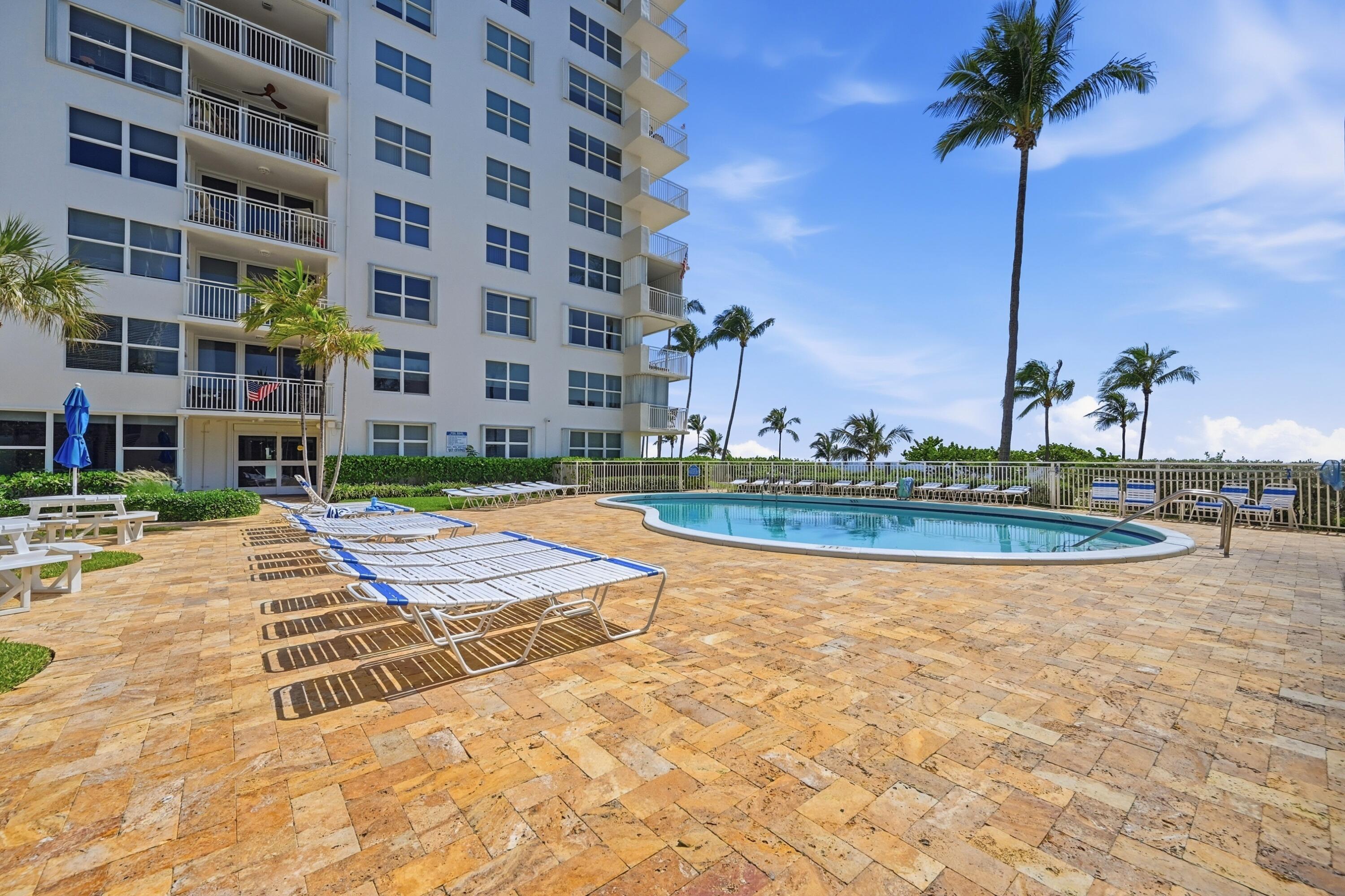 Image 4: 04_pool