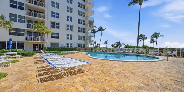 Image 4: 04_pool