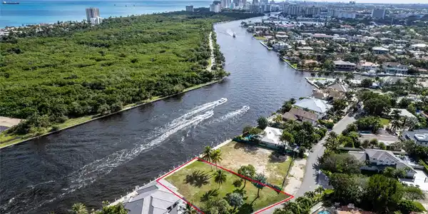2008 Intracoastal Dr