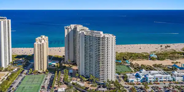 Image 3: 003-2700NorthOceanDrive-PH1-RivieraBeach