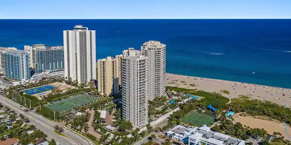 Image 4: 004-2700NorthOceanDrive-PH1-RivieraBeach