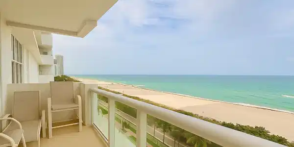 5601 Collins Ave