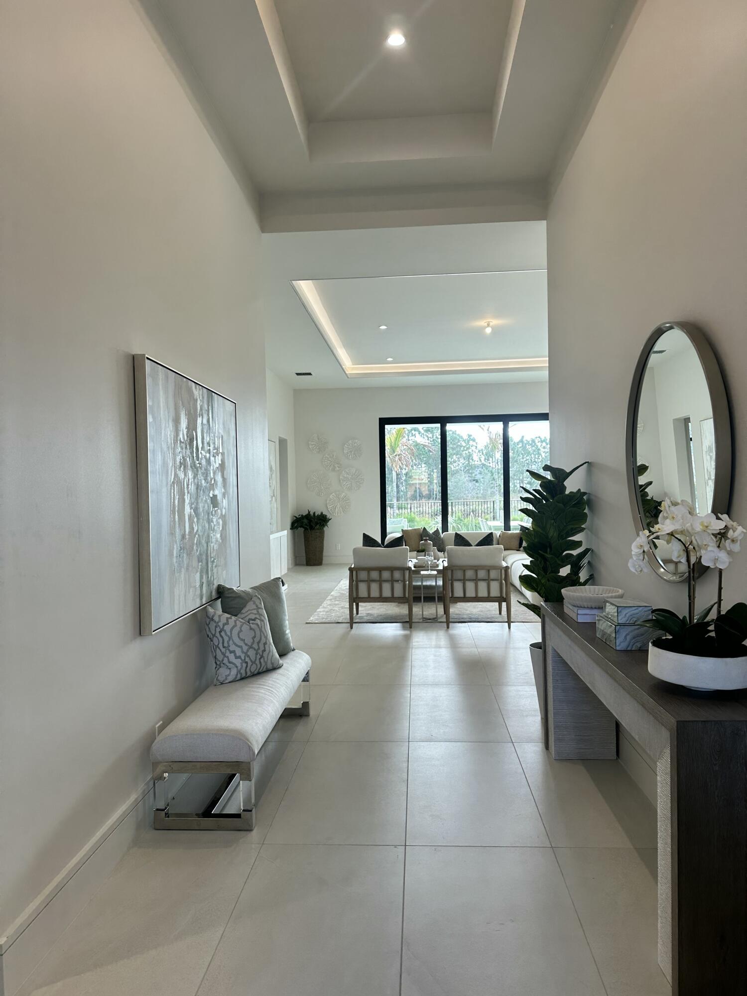 Image 4: Foyer
