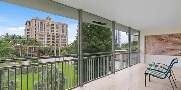 Image 4: Balcony