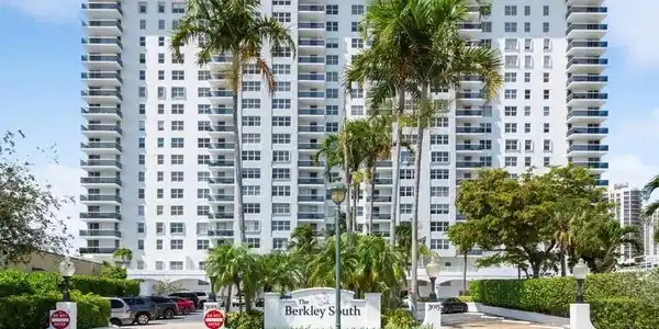 3015 N Ocean Blvd