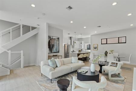 835 NE 17th Ter