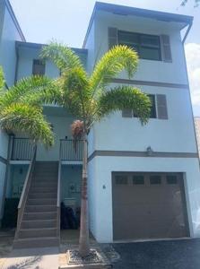 3250 NE 12 St