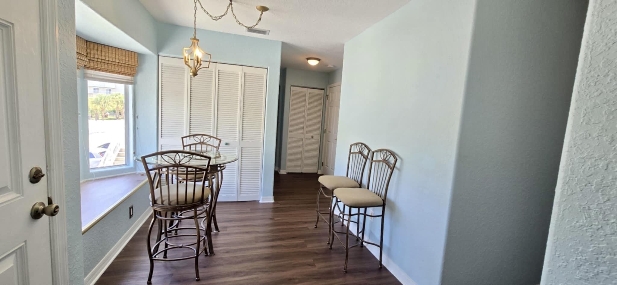 Image 3: Dining Area - Bay Window