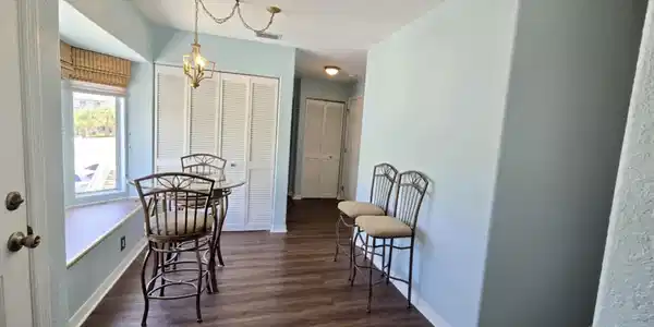 Image 3: Dining Area - Bay Window