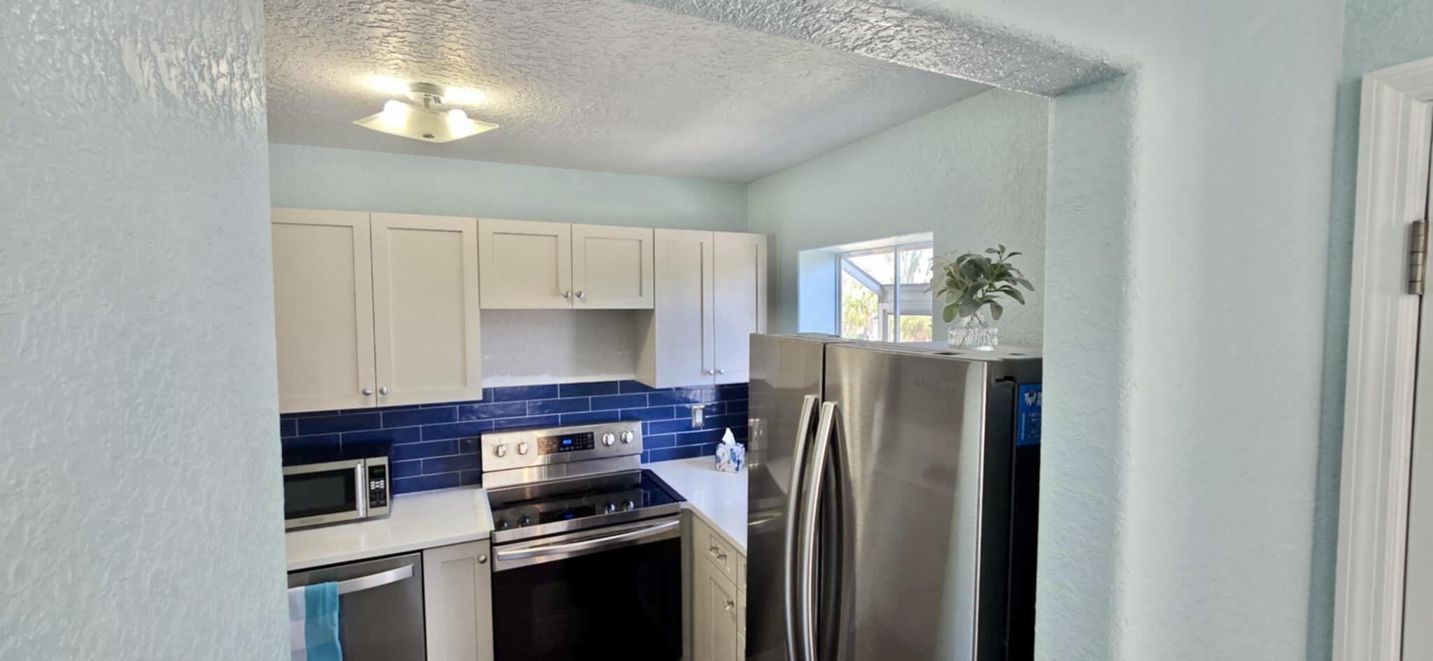Image 4: Kitchen - Quartz Countertops, Stainless Steel Appl