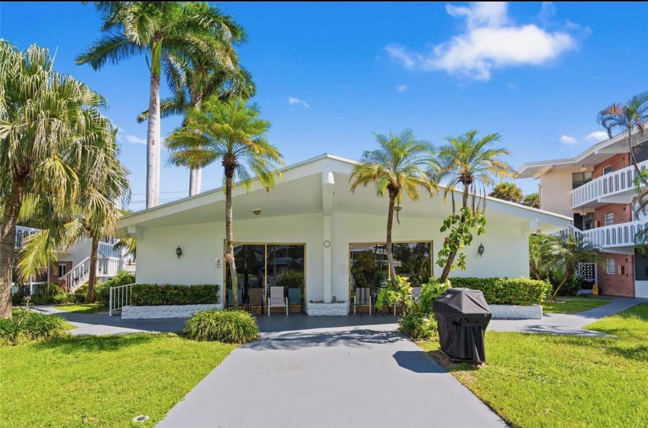 Image 3: clubhouse 161 Hallandale