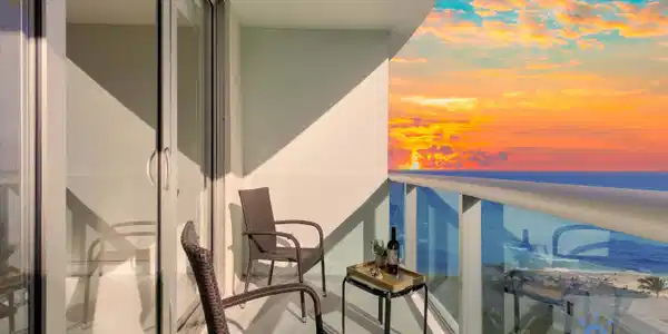 Image 4: 14K Balcony