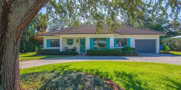 746 Iris Lane