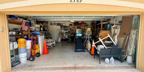 Image 4: GARAGE