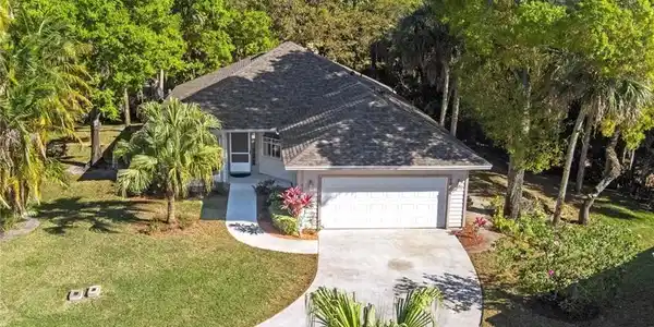467 Hawthorne Lane