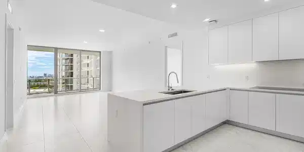 Image 2: 002-220LakeShoreDrive-1415-LakePark-FL-3