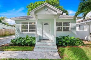 1511 S Palmway