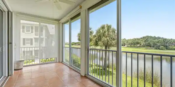 Image 2: Sun room