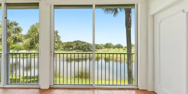 Image 3: Sun room