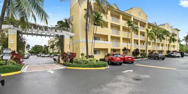 Image 2: 02 Front 02