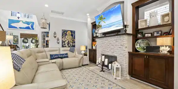 Image 4: Main Living Room