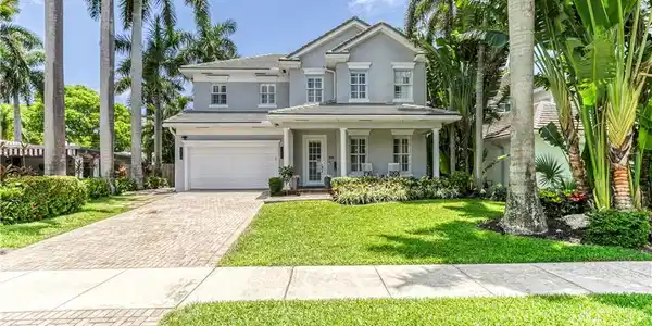 538 NE 17th Way