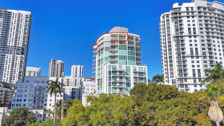 111 SE 8th Avenue