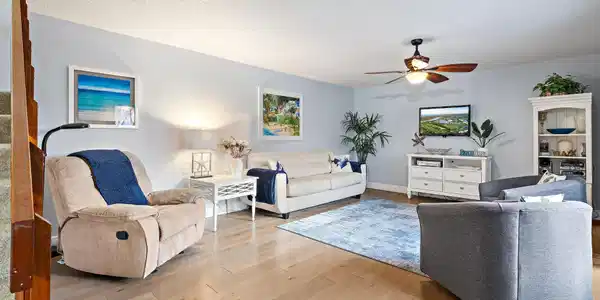 Image 4: Living room