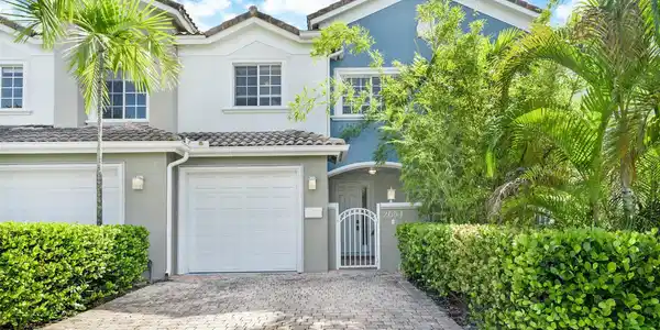 2654 NE 30th Pl