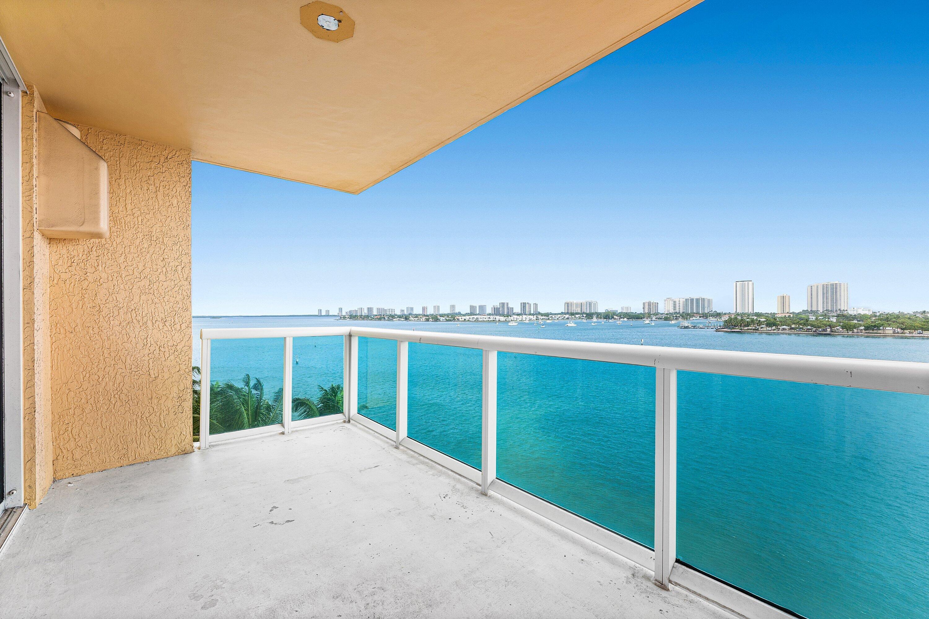 Image 3: Panoramic Intracoastal View