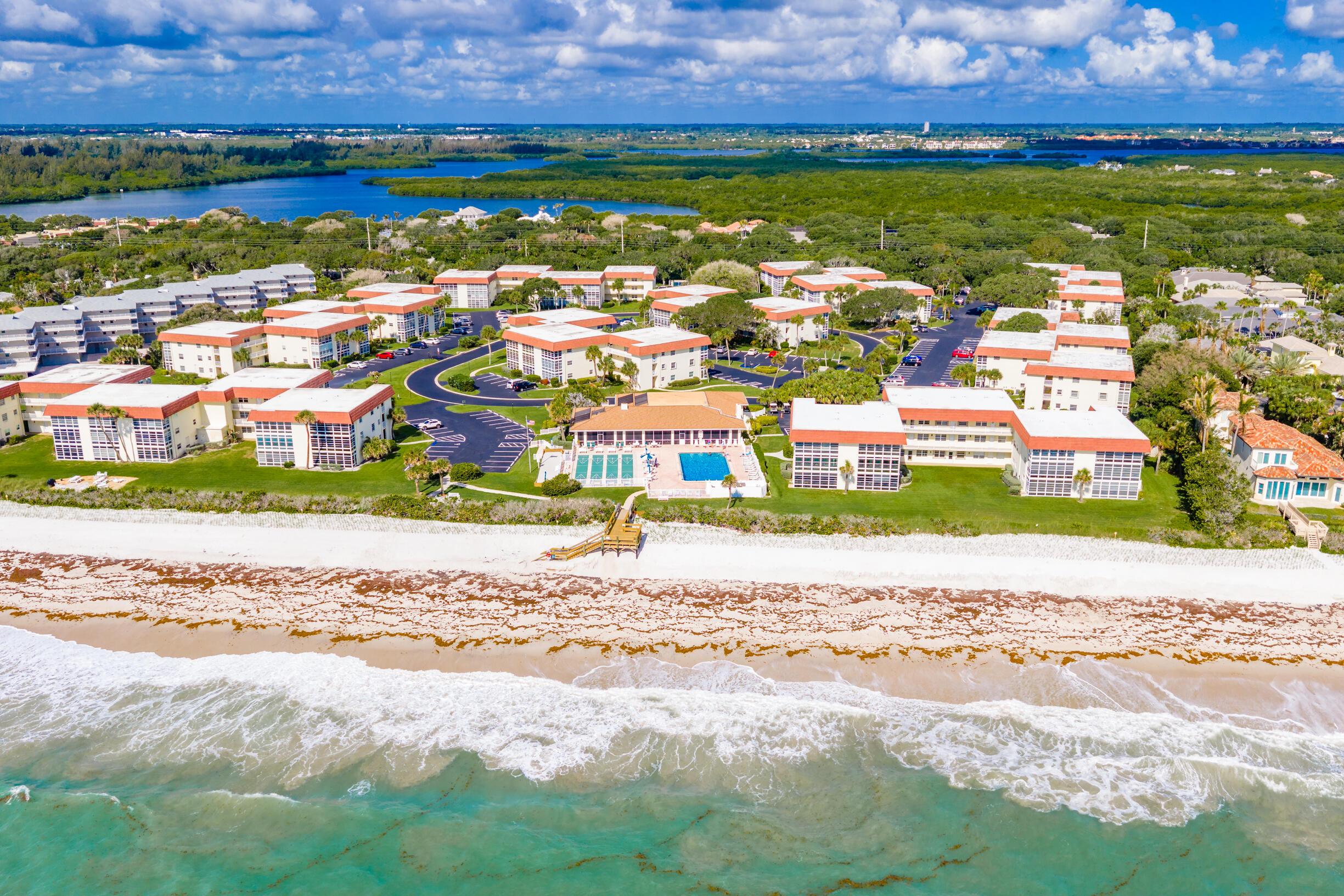 Image 2: Oceanfront Amenities