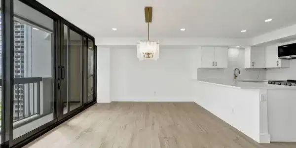 Image 3: DR/ kitchen