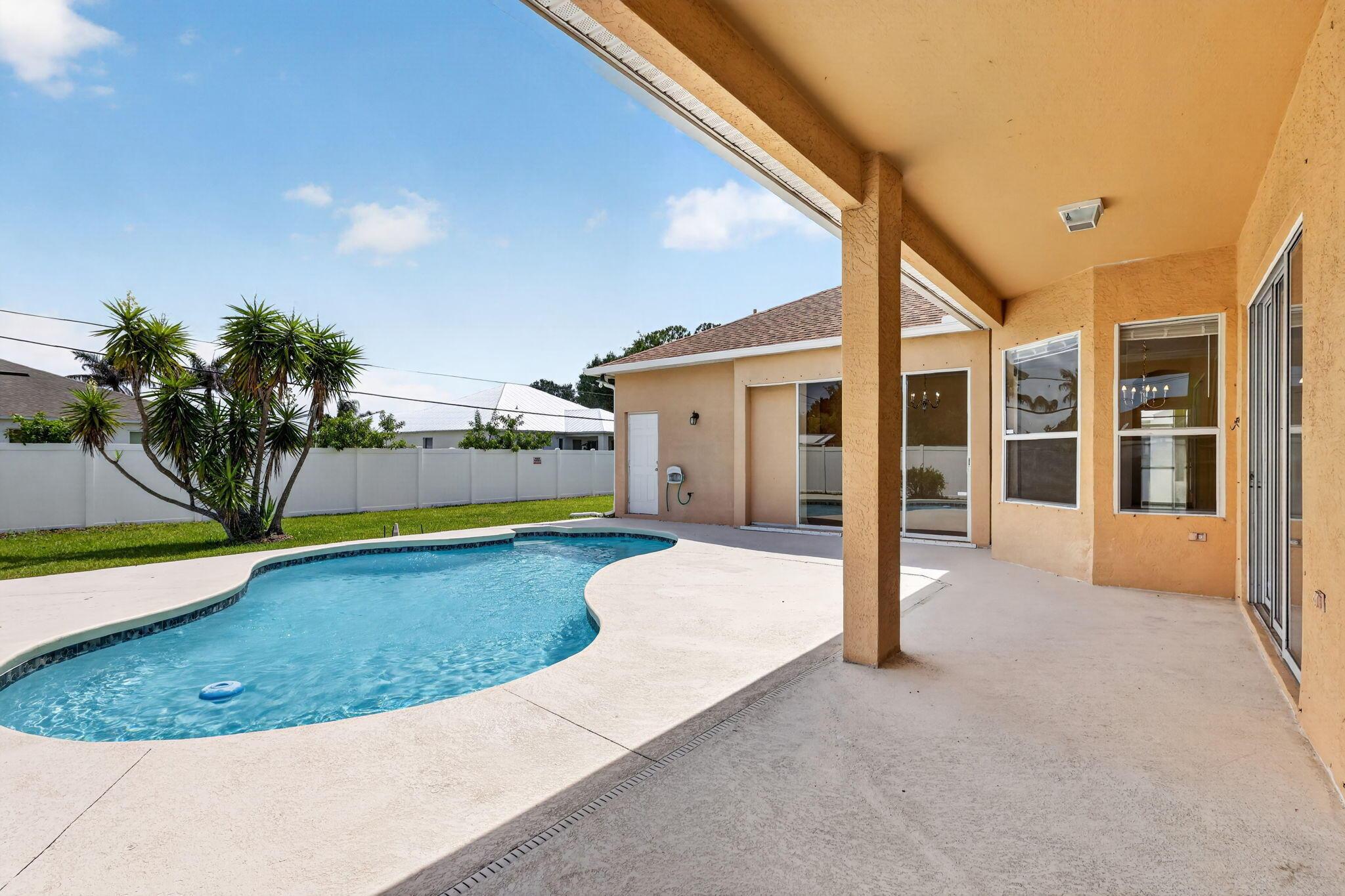 Image 4: 4 - Lanai_Pool