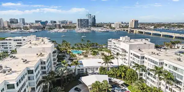 44 Cocoanut Row