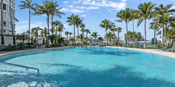 Image 2: Pool