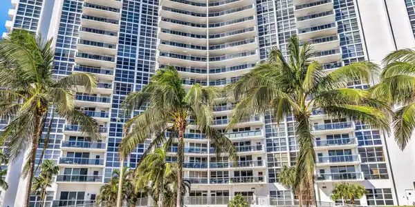 2841 N Ocean Blvd
